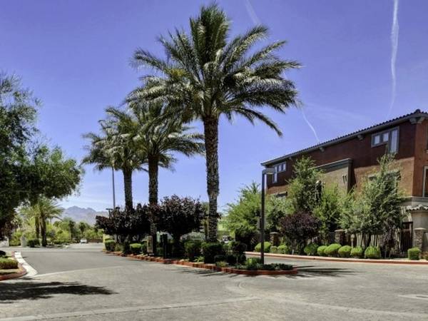 $1,584 / 2br - 1090ft2 - Accepts Electronic Payments, Carpet, Vertical Blinds (3132 N. Jones, Las Vegas, NV)63859499481219122