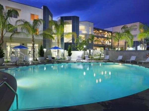 $3,343 / 2br - 1096ft2 - Quartz Countertops, Private Balcony or Deck, Pet Friendly (Oxnard)63668270744195123