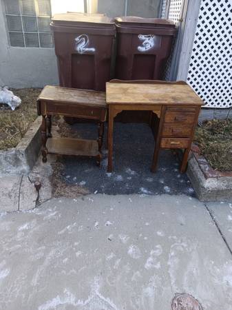 CHILDREN'S DESK SMALL TABLE WITH FOLDING WINGS 1