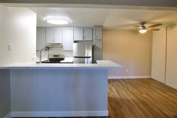$2,678 / 2br - 919ft2 - Dishwasher, Fireplace, Playground63701166436995122