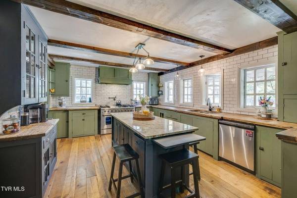 $625,000 / 3br - 2511ft2 - Jonesborough Historic Gem With Guest House And Pool Experience (Jonesborough)63781397672323122