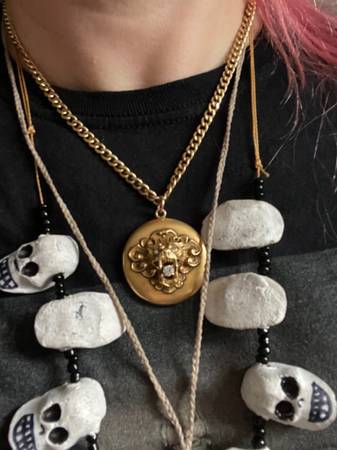 Lost locket at Rockaway Beach 8/13 reward!! (Rockaway Beach)63839341685633120