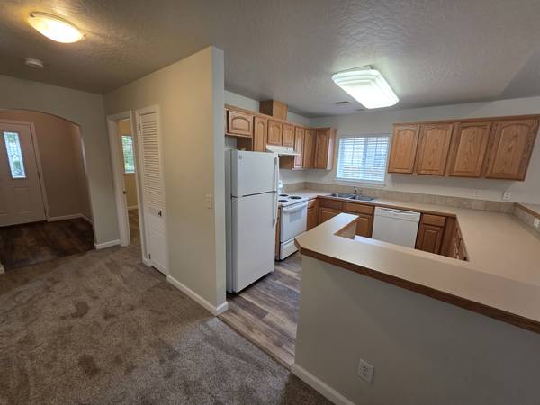 $2,800 / 3br - 1438ft2 - Lovely Condo in North Gilham! (Eugene)63373544141699124