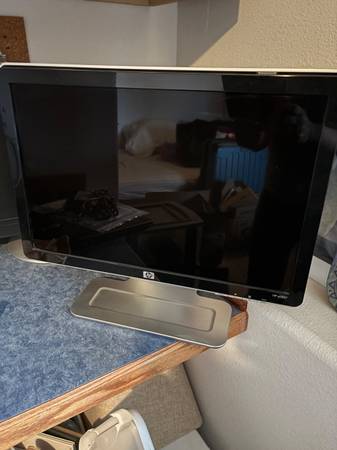 HP 19 inch monitor W1907 with power cord 1