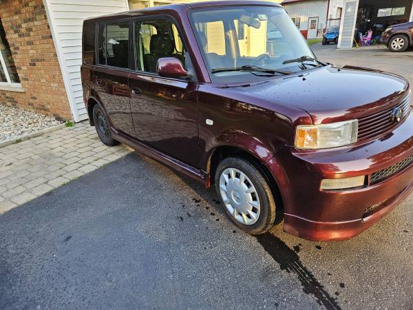 2006 SCION XB 40MPG 5 SPEED - $5,800 (Oswego)63618926268035124