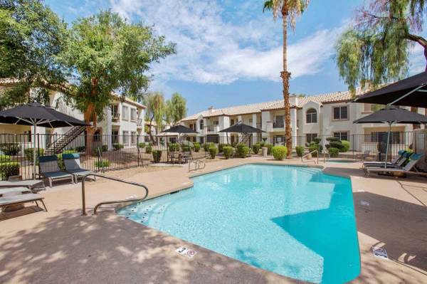 $1,675 / 2hab - 1050ft2 - Un lienzo para tus sueños: ¡Experimenta nuestro amplio 2 hab hoy! (Phoenix)64024822079491123