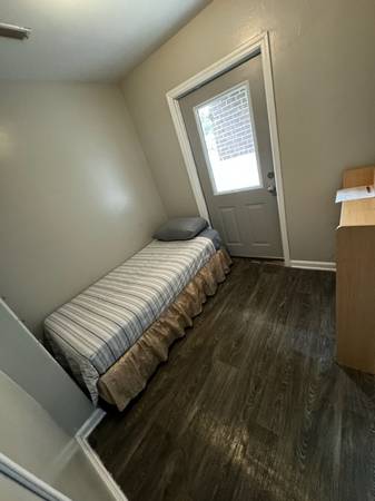 $200 / 1br - Furnished Room with Wifi (North Charleston)64016107772801122