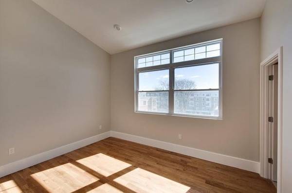 $530 Private bright bedroom and attached bath ready today (Simi Valley)63668287283329122