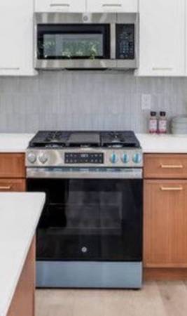 ***Brand New*** Refrigerator/Gas Range and Over range Microwave Oven 1