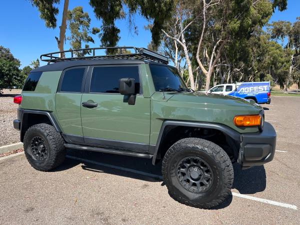 2010 Toyota FJ Cruiser 4x4 – Army Green – Excellent Condition - $28,500 (Mission Valley)63440230210051122