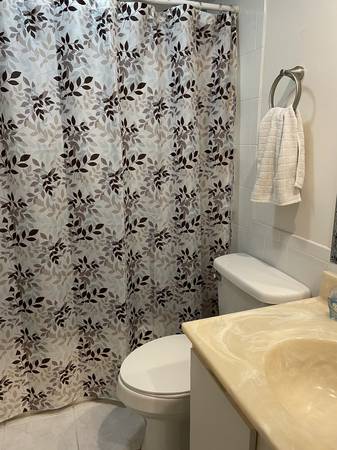 $925 Room with Private Bathroom-Utilities Included (West Palm Beach)63825132545155122