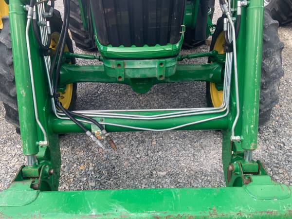 John Deere 5083E Cab - 4x4 con cargador - $45,900 (Vincent)63440349862145122