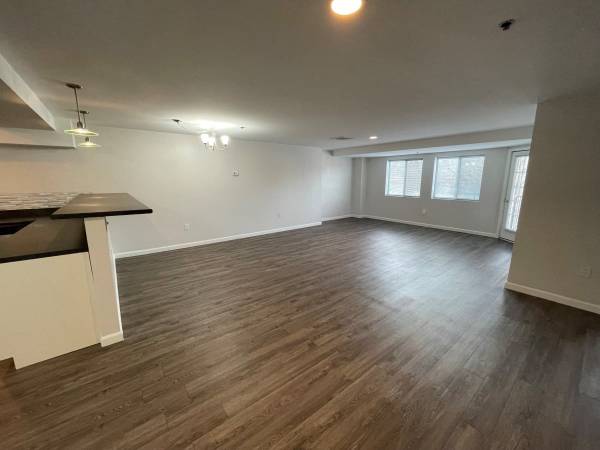 $2,325 / 2br - 1125ft2 - Open Floor Plan, 24/7 Emergency Maintenance, Plank Flooring (180 Woodbury St, Manchester, NH)63931788838915122