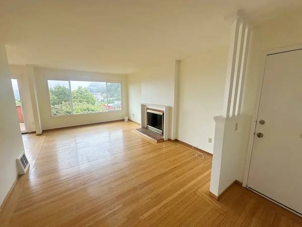 $1,900 / 2br - Bright 2 Bedroom Home Near UCSF! (San Francisco)63908982233474121