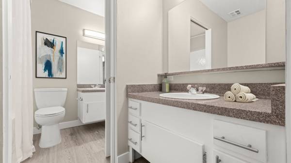 $1,645 / 1br - 700ft2 - One Bedroom | Great Location! | Special: One Month Off!! (Gateway)63668370894211122
