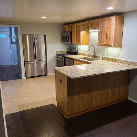 $1400.00 / 3br - 1500ft2 - Fully remodeled home with marble and granite finishings on large fores63812881439747120