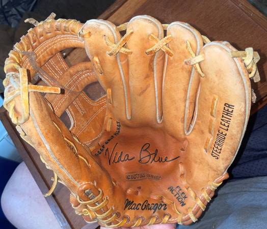 vintage Vida Blue baseball glove 1