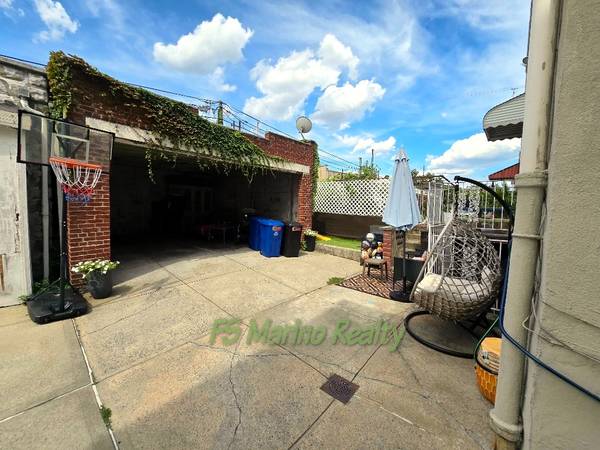 $1,900,000 / 2500ft2 - 2 Family Brick with detached 2 car garage (Astoria)63870970585603124