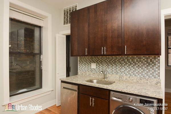 $3,395 / 3br - 1000ft2 - $300 off First Months Rent 3 Bedroom, 1 Bath in Lakeview (Lakeview)63781655373955122