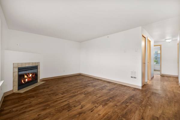 $1,795 / 2br - 933ft2 - 2 BED, 2 BATH @ PILOT BUTTE // WE LOVE DOGS! // 1ST FLOOR! (2020 NE Linnea Drive Bend, Oregon)63839292669187124