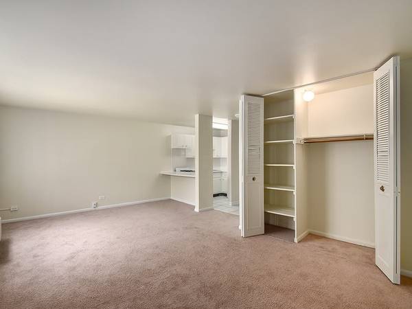 $1,130 / 1br - 710ft2 - ¡Porque la ubicación realmente lo es todo! (1610 Sunset Ave, Waukegan, IL)63774346518785122