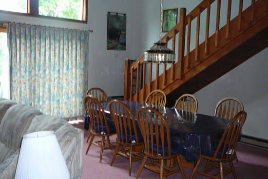 $120 / 2br - 1500ft2 - Spacious Vacation Home w/ pool  mid week fall foliage lodging (White Mountains - Lincoln, NH)63931787395842123