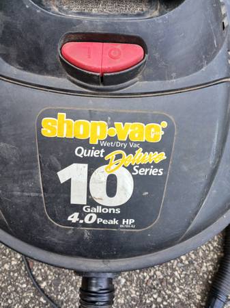 10 Gallon 4.0 hp. deluxe 'quiet' shop vac. - $40 (Altoona)63471093818755120