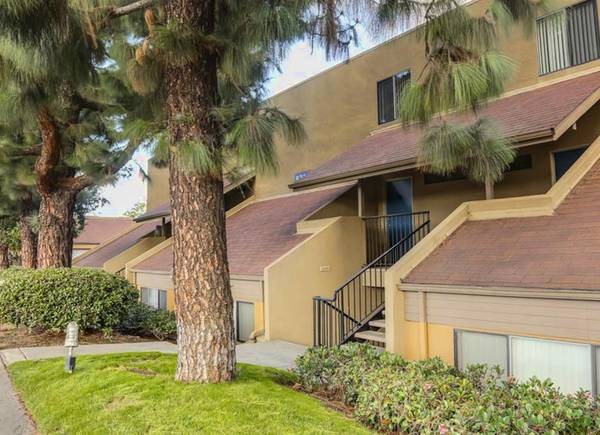 $2,445 / 1br - Close to Beach- One Bedroom + Updated Central AC + Near UC San Diego (UTC)63878362066691123