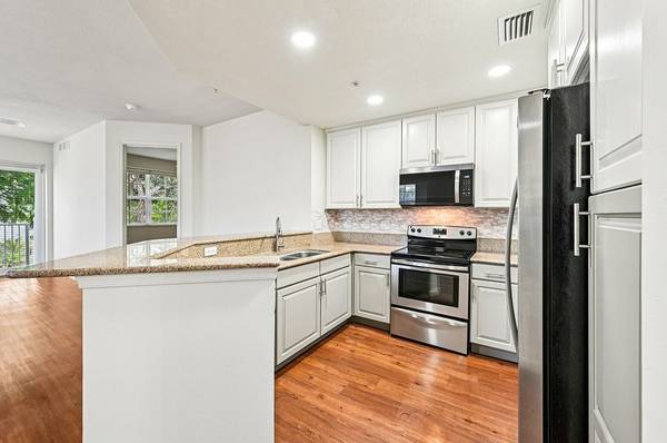$2,880 / 3br - 1978ft2 - Lake Worth FL, Rent Credit Reporting Service, 3/bd (6116 Yellow Sun Drive, Lake Worth, FL)64002011882370124