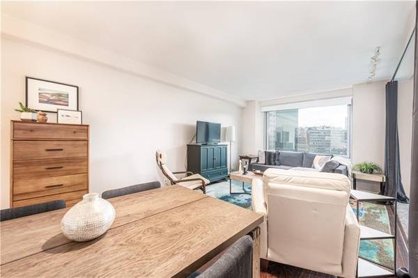 $132,500 / 1br - Move-In-Ready Unit in Desirable Gateway Towers! (320 Duquesne Blvd Unit 14-O)64289492834561123