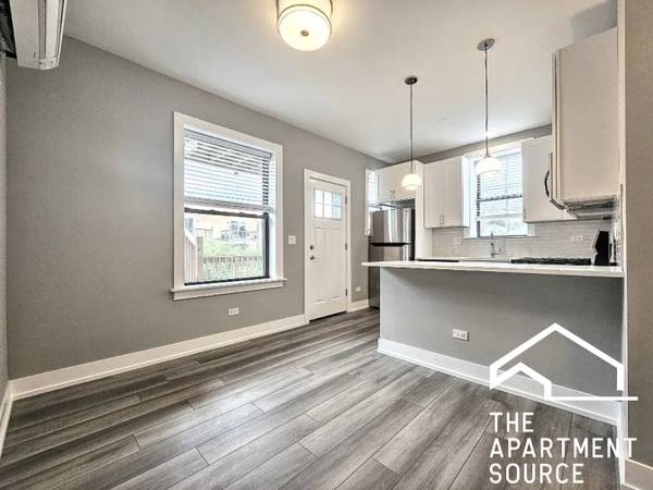 $2,495 / 2br - 900ft2 - ✨Cozy & Bright 2-Bedroom Apartment in the Heart of Lakeview✨ (Lakeview)63959877513090120