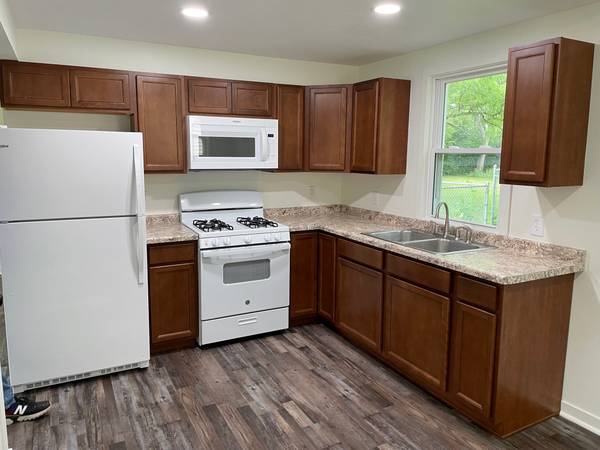 $1,422 / 3br - 931 B Euclid. Casa de 3 habitaciones en área privada (Beloit)63846721026305123