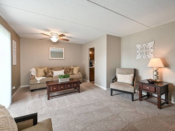 $1,440 / 2br - 925ft2 - Expect More From Your Apartment! (Waukegan, IL)63846716929027122