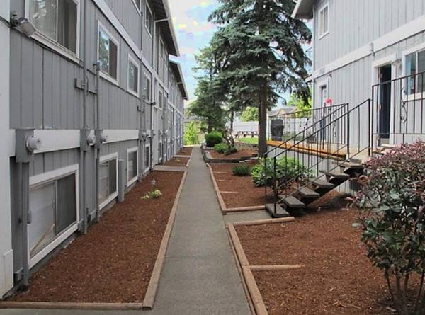 $1,400 / 2br - CALL NOW- TOUR READY! - Off Street Parking | Easy Access to I-5 (Portland)63820824772867123