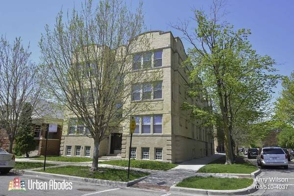 $1,850 / 2br - 1100ft2 - Large 1100 sqft 2 Bed, 1 Bath in Logan Square, Available: 10/1/2025 (Logan Square)63781678011139121