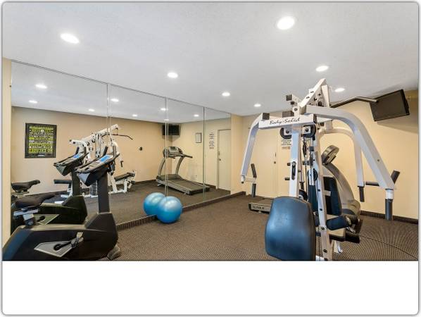 $2,505 / 2br - 1135ft2 - Clean and spacious 1135 Sq Ft, 2 BR / 1.5 BA with gorgeous views (Studio City)63998004778115122