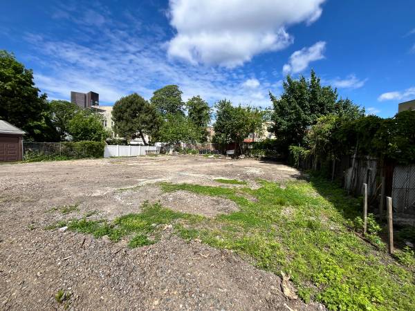 Huge lot in Astoria/Long Island City for rent
$0
Astoria Huge lot in Astoria/Long Island City for rent
$0
Astoria