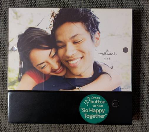 Hallmark 4x6 Photo Frame – Plays the Song So Happy Together 1