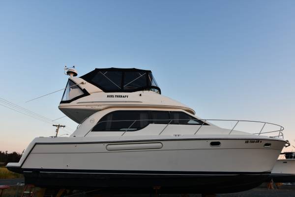 2002 Bayliner 3788 Sedan "TWIN 330 HP CUMMINS DIESELS" 1