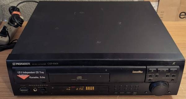 Pioneer CLD-S303 CD CDV LD Player Laser disc Karaoke w/ Remote 1