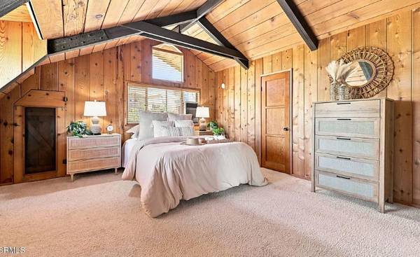 The Modern Professional Hideaway – Upstairs Retreat 1