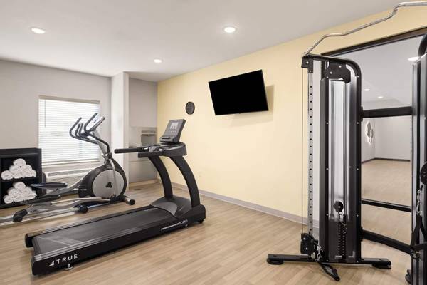 $385 / 1br - Early Check-in Available, Express Check-out, Mobile Check-in (5831 Alta Lk Dr, Indianapolis, IN)63989076925571124