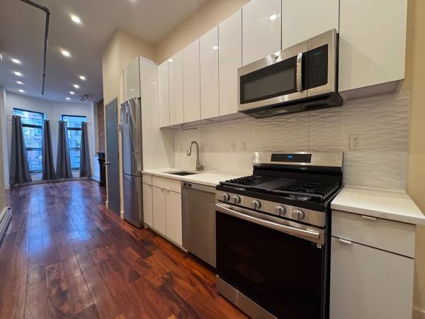 $3,390 / 1br - ‼️¡SIN COMISIÓN! ¡ENORME DE 1 HABITACIÓN! ¡Iluminado! Techos altos! ¡Lavandería!63995970259075121