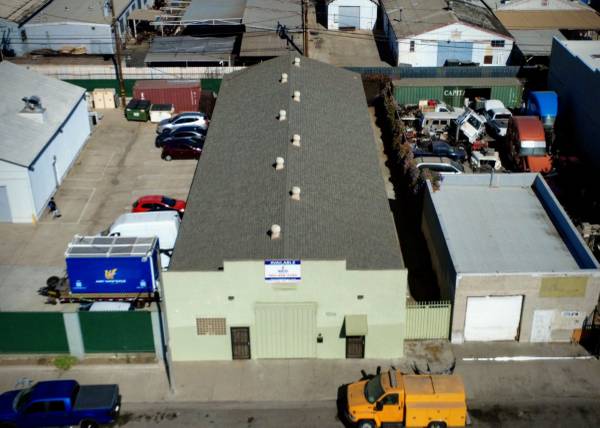Clean 5,000 sq ft warehouse for lease in Long Beach green zone 1