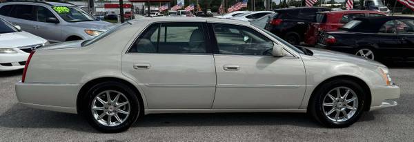 CADILLAC DTS 2011 - 110K MILLAS, CUERO, TECHO SOLAR, ASIENTOS CALEFACCIONADOS, PAGO EN EFECTIVO - $4.395 (West Mount Houston)63617036267267122