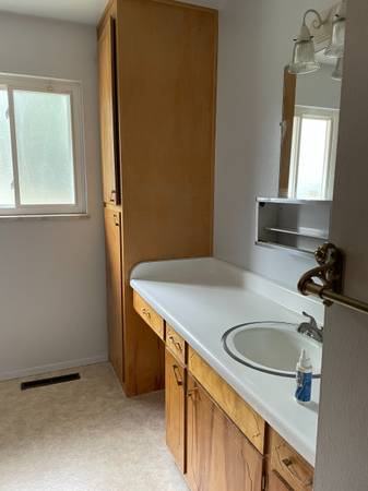 $595 / 5br - 2200ft2 - Cragmor 4 Bedroom Rental Home - Two Upstairs Rooms Available For Rent (Cragmor)63686653392513124