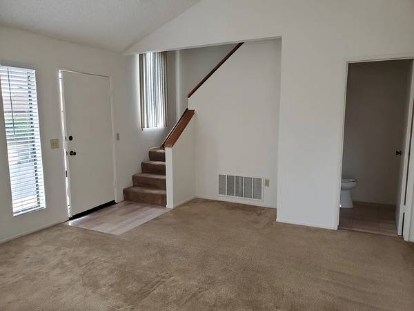 $1,700 / 3br - 1419ft2 - Charming 3-Bedroom Home with Mountain Views in Northeast Escondido (Escondido)64037219375875122