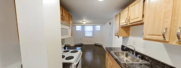 $3,875 / 2br - Fenway 2BR w/ Hardwood Floors + Parking | $3,875 | Available 11/01/25 (Boston)63996833771010121