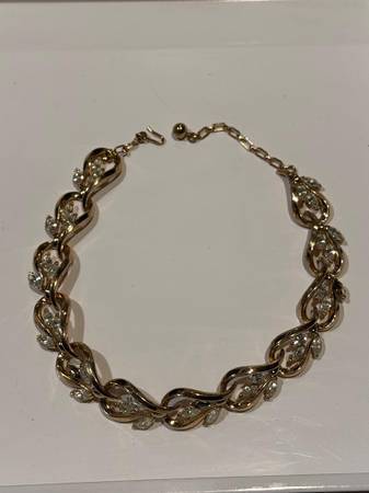 Vintage Trifari Gold-Tone Plated Rhinestone Choker Necklace 1