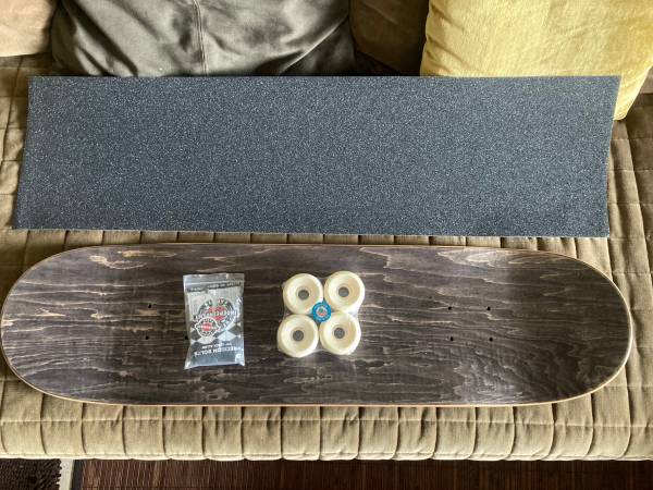 Skateboard 8.5, wheels 54mm, Independent hardware, MOB grip New 1